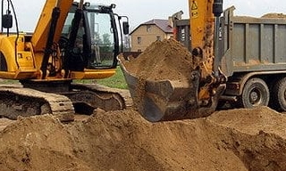 Выкопать яму экскаватором в Еманжелинске от 937 руб. - 2Землекопа-Мнж 